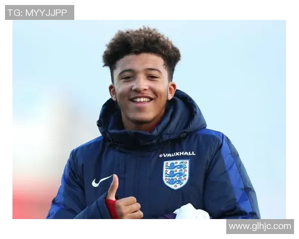 以足球星人偶模型为核心探索球迷文化与收藏价值的新趋势