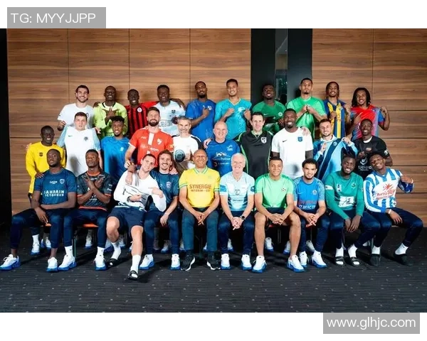 全球足球巨星荣耀之路:从草根到巅峰的奋斗历程与传奇故事 全球足球巨星荣耀之路:从草根到巅峰的奋斗历程与传奇故事