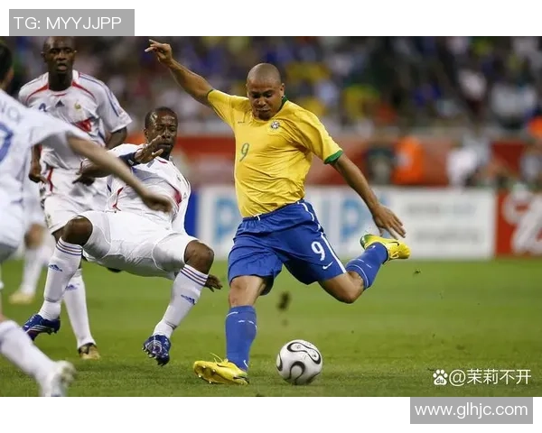 贝利传奇:足球之王的荣耀时刻与永恒壁纸回顾 贝利传奇:足球之王的荣耀时刻与永恒壁纸回顾