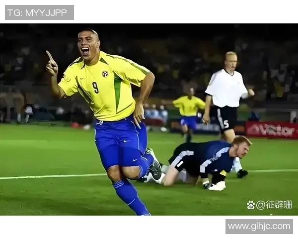 足球巨星力量与美感并存身材肌肉塑造运动巅峰魅力