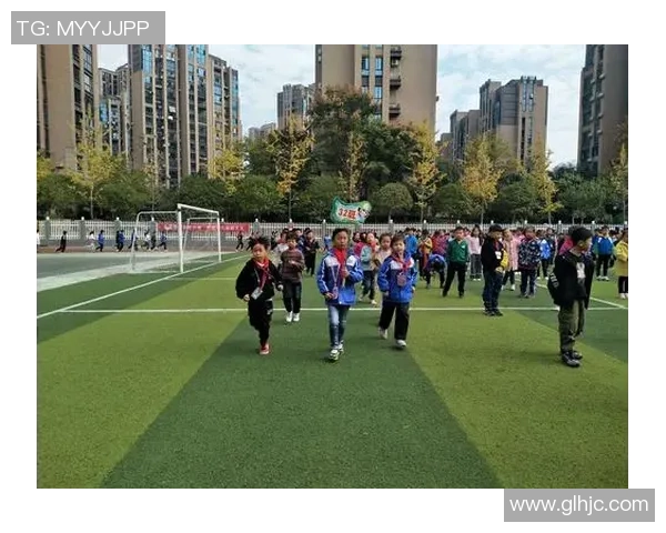 足球巨星瞬间绽放光彩技艺尽显球场风采精彩瞬间定格赛场激情 足球巨星瞬间绽放光彩技艺尽显球场风采精彩瞬间定格赛场激情