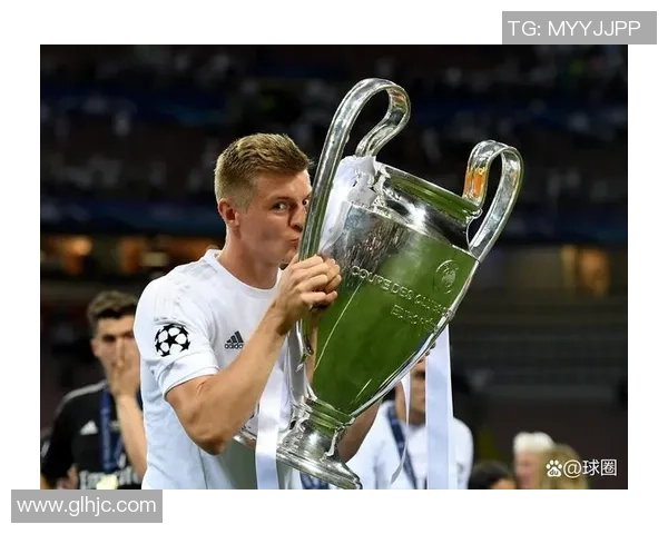 足球球星背后的友谊与默契 他们的好友是谁以及如何影响职业生涯