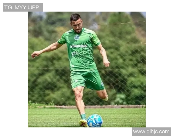 足球球星魅力写真集：感受每一位顶级球员的荣耀与风采